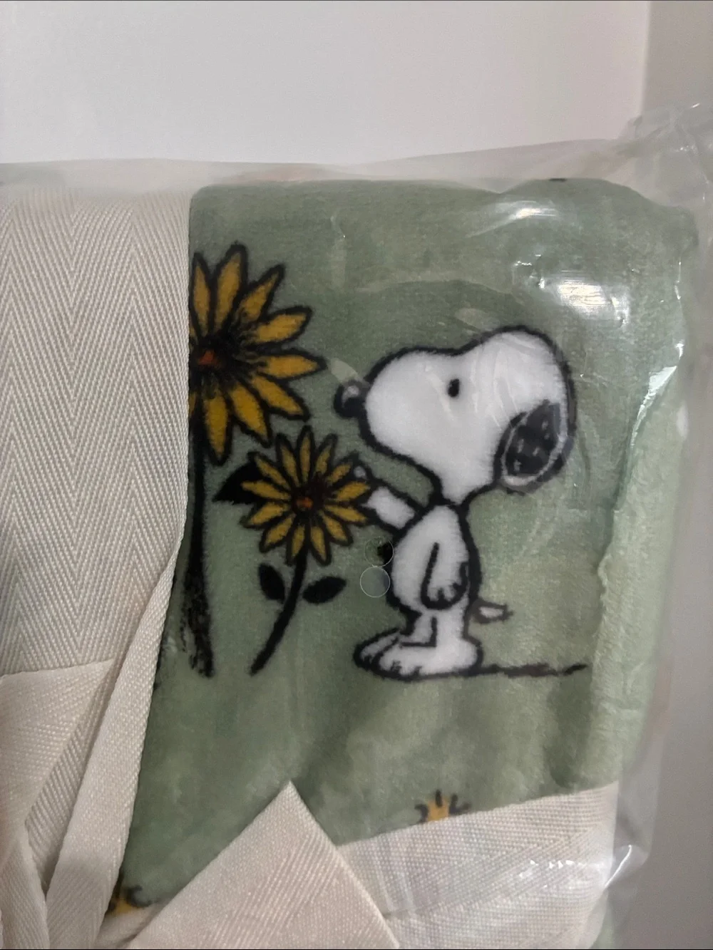 NWT-BERKSHIRE- Peanuts- Snoopy & Woodstock- Green Fall VelvetSoft Blanket 55x70
